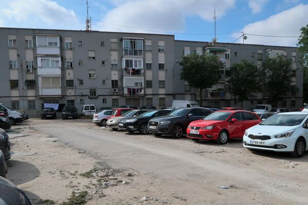 Descampado al lado del piso con habitanciones compartidas de Vallecas, en Madrid - Sputnik Mundo