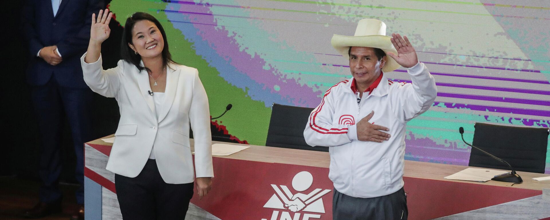 Los candidatos Keiko Fujimori (Fuerza Popular, derecha) Y Pedro Castillo (Perú Libre, izquierda) - Sputnik Mundo, 1920, 03.06.2021