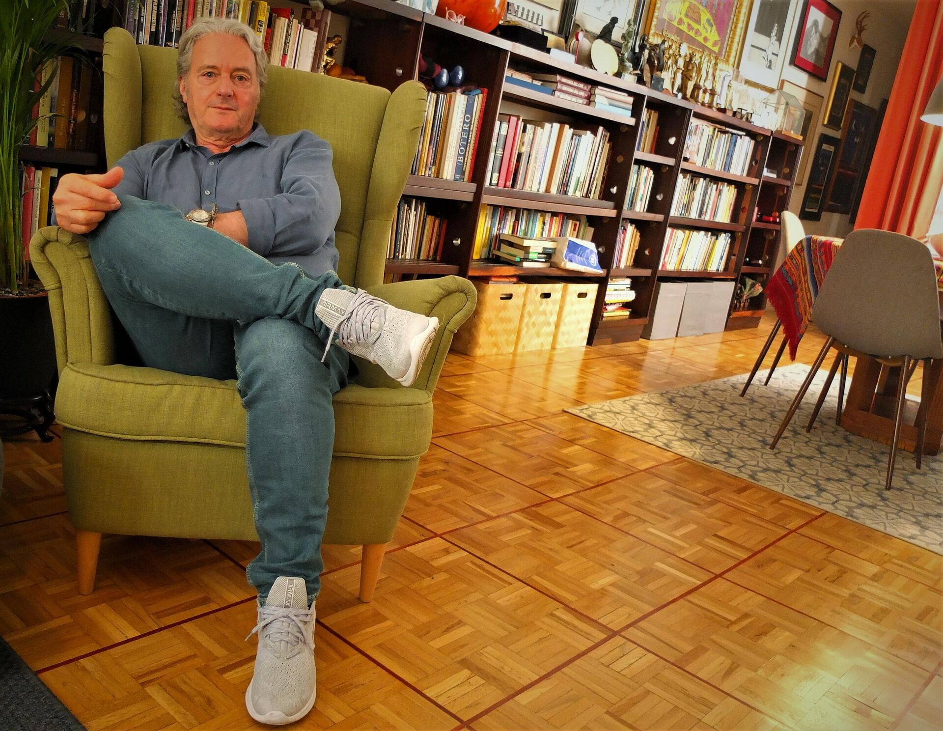 El director de cine Sergio Cabrera en su casa de Madrid - Sputnik Mundo, 1920, 04.06.2021