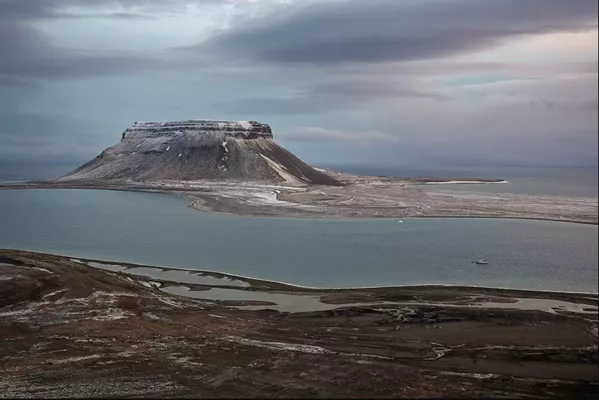 La foto de Vladímir Melnik En el estrecho de Eyra. Archipiélago Tierra de Francisco José 2018 ganó en la categoría archivo vivo. - Sputnik Mundo