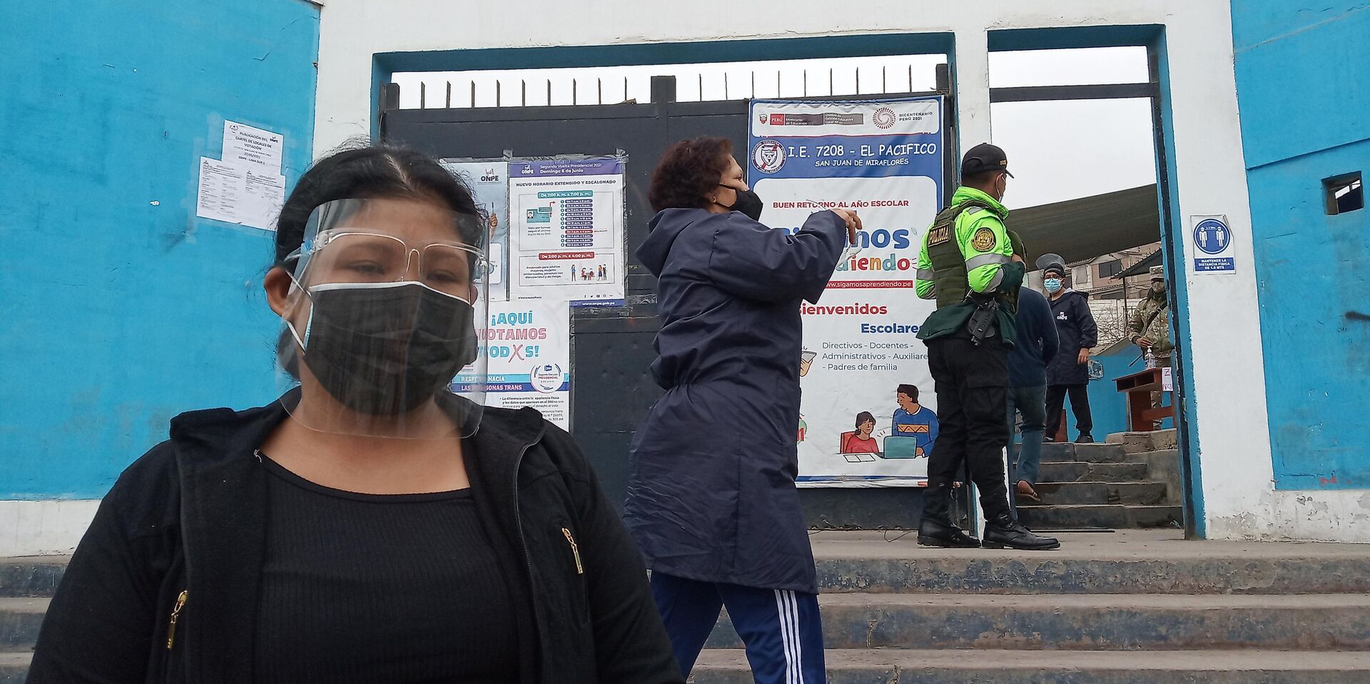 Katherine Alcahua, votante de un colegio del Asentamiento Pacífico - Sputnik Mundo, 1920, 06.06.2021