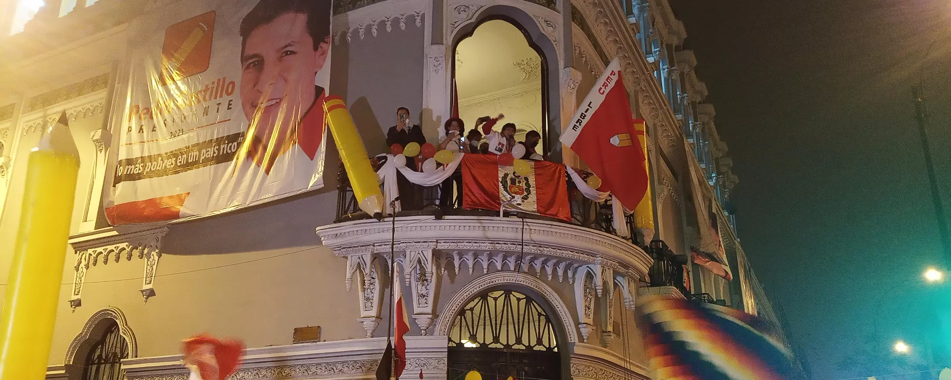Concentración ante el local de campaña de Castillo en Lima Concentración ante el local de campaña de Castillo en Lima - Sputnik Mundo, 1920, 07.06.2021