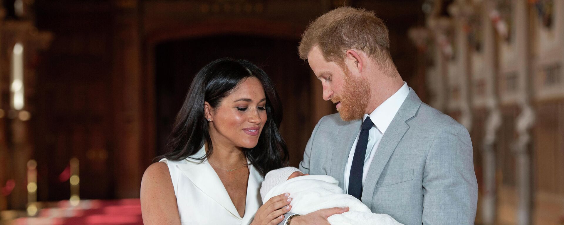Meghan Markle y el príncipe Harry junto a su primogénito, Archie - Sputnik Mundo, 1920, 07.06.2021