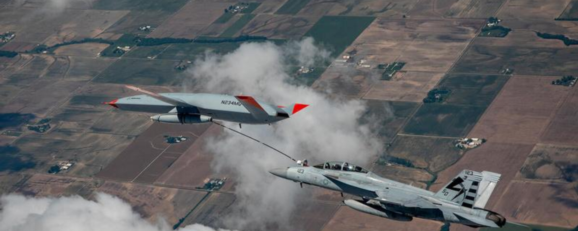 El dron MQ-25 Stingray reabastece el caza F/A-18 Super Hornet - Sputnik Mundo, 1920, 07.06.2021