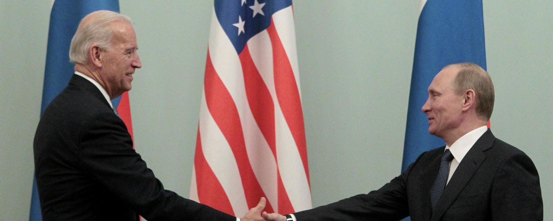 El presidente de Rusia, Vladímir Putin, con su homólogo estadounidense, Joe Biden (archivo) - Sputnik Mundo, 1920, 08.06.2021