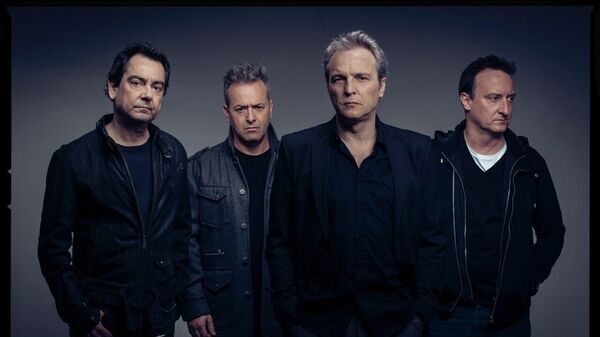 Foto promocional de un concierto de Hombres G en 2014 - Sputnik Mundo