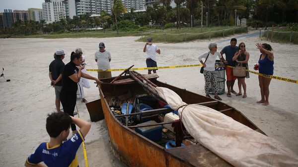 Balsa de migrantes cubanos en Miamo, EEUU - Sputnik Mundo