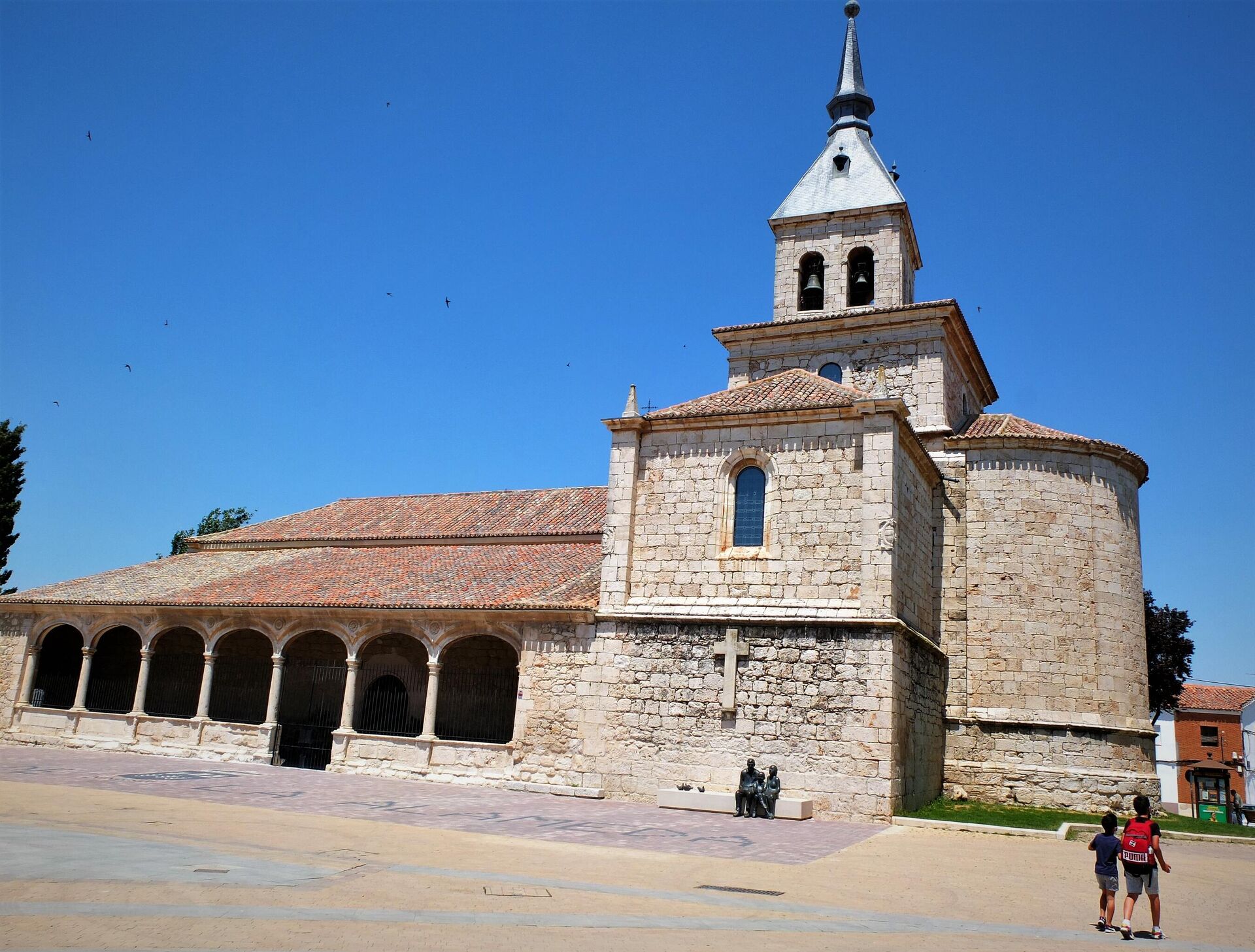 Iglesia de la Asunción, en la plaza principal de Torres de la Alameda (Madrid), localidad donde se ubicarán las placas solares - Sputnik Mundo, 1920, 09.06.2021