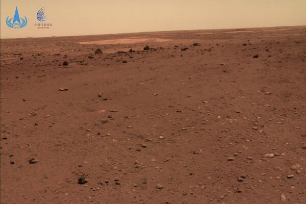 Una foto de la superficie de Marte hecha por el rover Zhurong - Sputnik Mundo