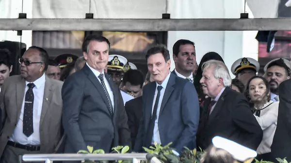 El presidente de Brasil, Jair Bolsonaro, y el exalcalde de Rio de Janeiro, Marcelo Crivella, durante un acto en 2019 - Sputnik Mundo