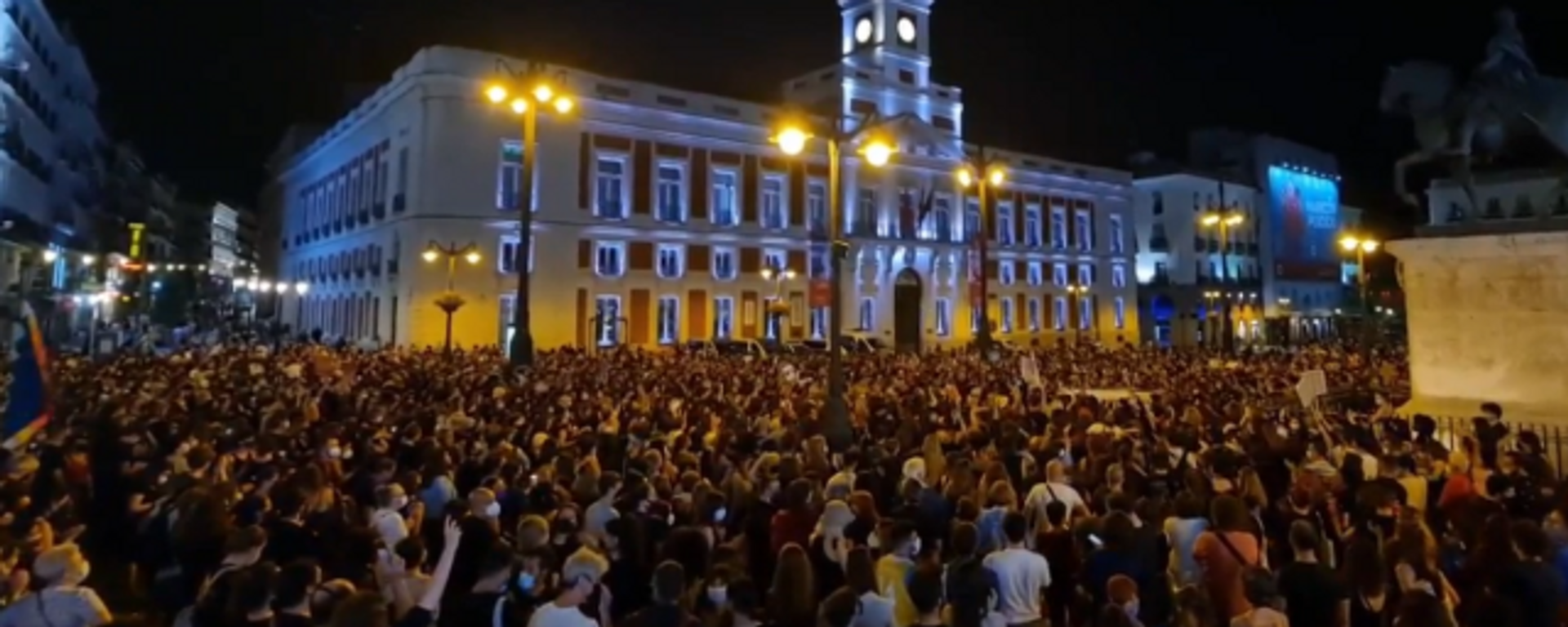 España protesta por la violencia de género tras el hallazgo del cadáver de una niña - Sputnik Mundo, 1920, 12.06.2021