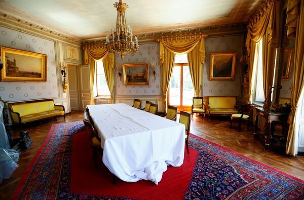 Tras las negociaciones, cada una de las partes tendrá rueda de prensa.En la foto: una habitación de la villa La Grange. - Sputnik Mundo