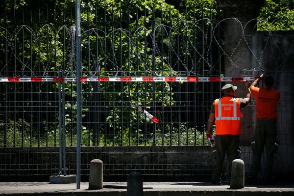 La villa La Grange es un palacio de estilo francés construido en el siglo XVII, y es considerado un monumento histórico. La villa está cerca del lago Lemán y se sitúa en el parque del mismo nombre, La Grange: el más grande de Ginebra. En 1864 en la villa se celebró la ceremonia de la firma de la primera Convención de Ginebra, que regula la situación y la asistencia a los enfermos y heridos en hostilidades.En la foto: una valla cerca de La Grange. - Sputnik Mundo
