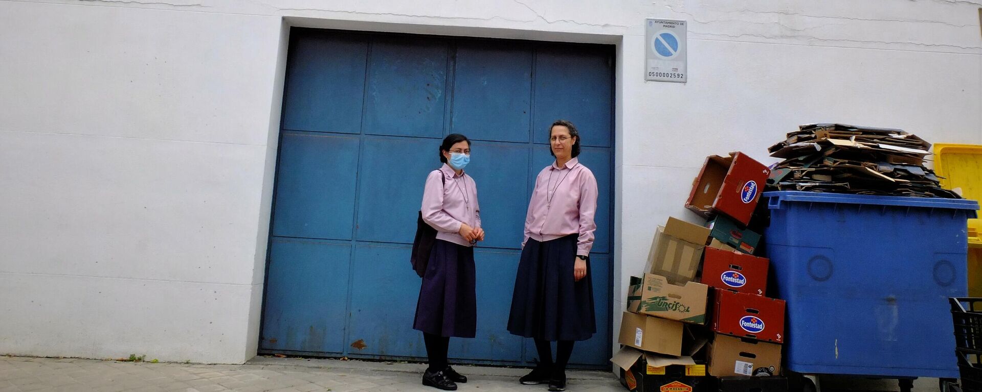 Misioneras en la puerta de la vivienda en Madrid que quieren desahuciar - Sputnik Mundo, 1920, 16.06.2021