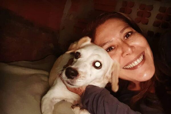 Hachiko junto a Edith Ortiz, fundadora de la ONG Pako Rescate Paraguay Hachiko junto a Edith Ortiz, fundadora de la ONG Pako Rescate Paraguay - Sputnik Mundo