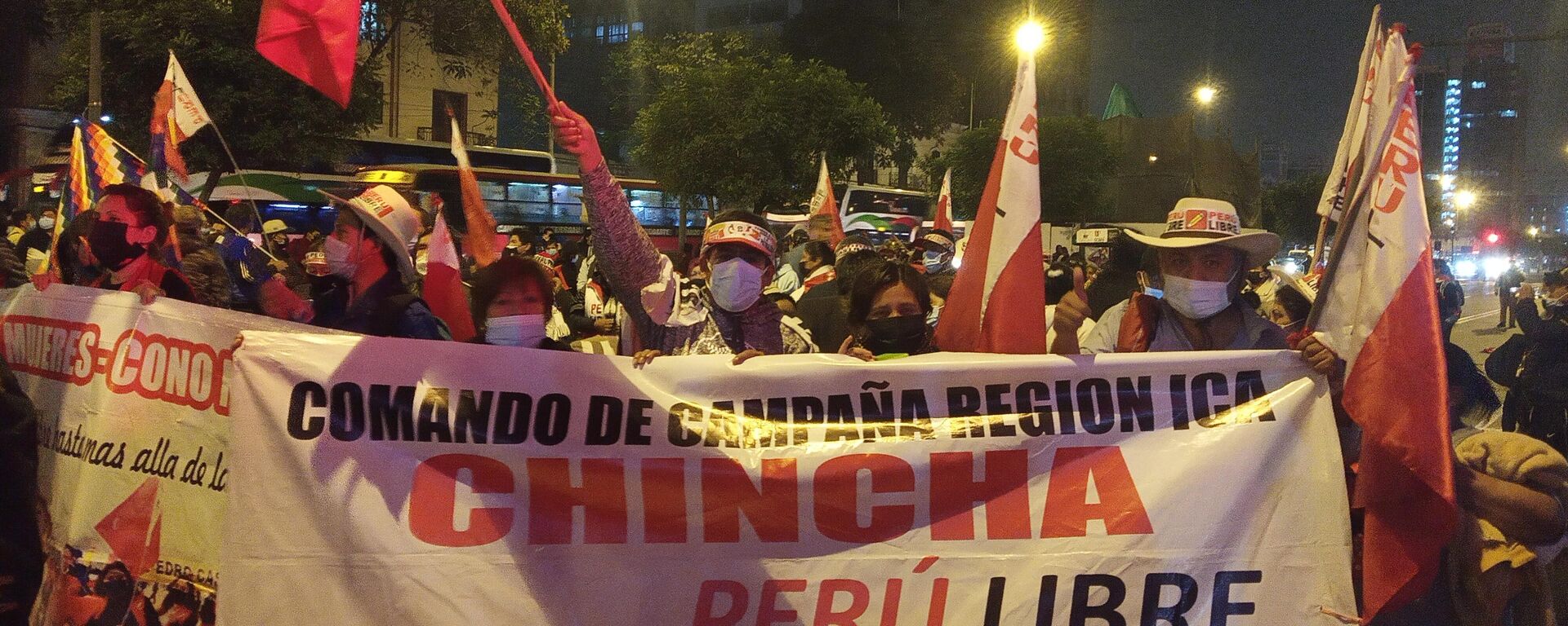 Carlos Manchego, a la derecha, con sombrero - Sputnik Mundo, 1920, 19.07.2021