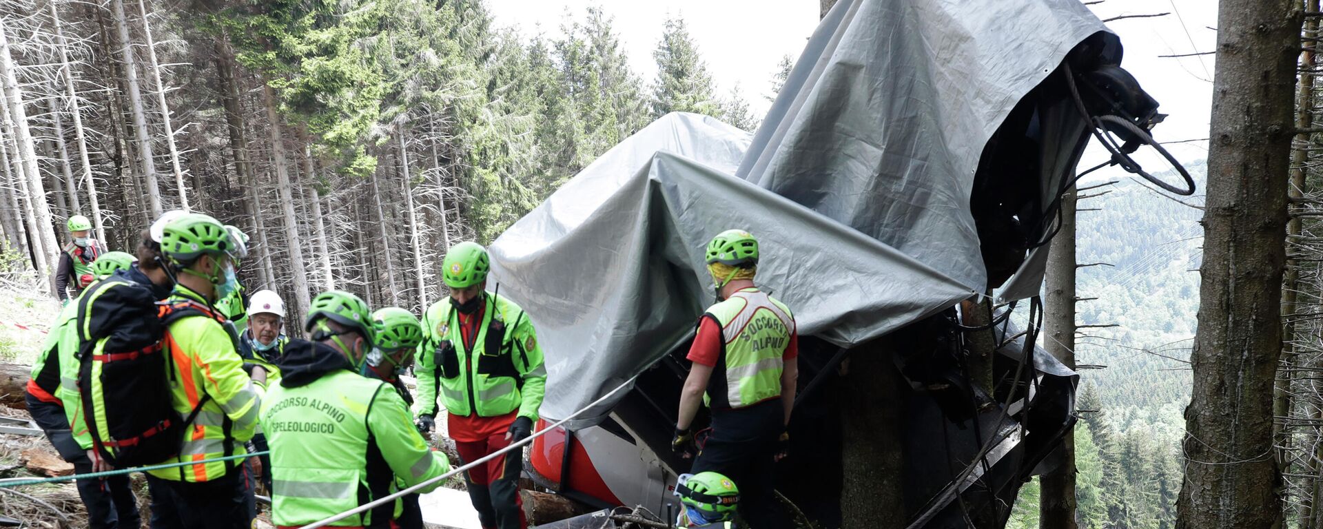 Los socorristas en el lugar de la tragedia - Sputnik Mundo, 1920, 17.06.2021