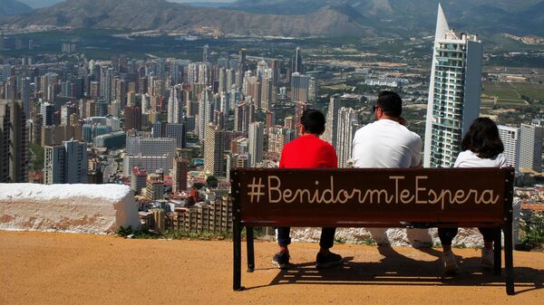 Panorámica de Benidorm con el lema turístico de 2020 - Sputnik Mundo