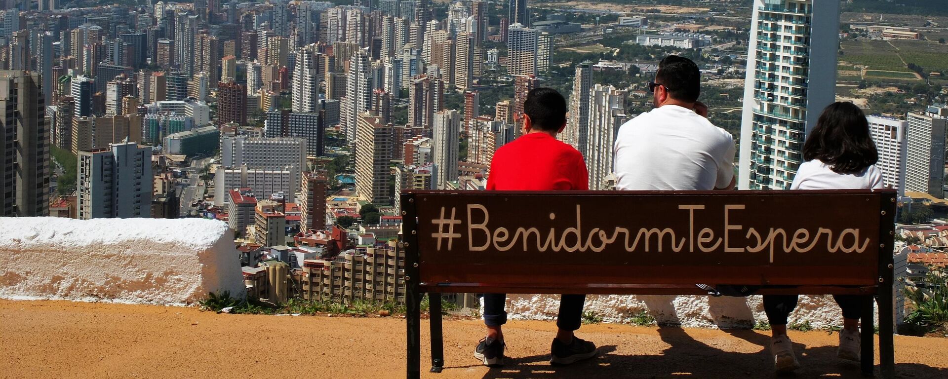 Panorámica de Benidorm con el lema turístico de 2020 - Sputnik Mundo, 1920, 19.06.2021