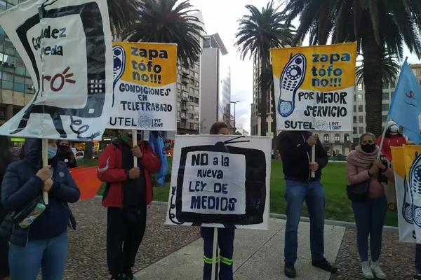 Trabajadores de la telefónica estatal Antel reclaman contra la ley de medios del Gobierno de Luis Lacalle Pou Trabajadores de la telefónica estatal Antel reclaman contra la ley de medios del Gobierno de Luis Lacalle Pou - Sputnik Mundo