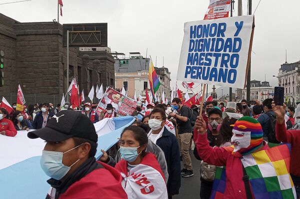 Movilización en defensa de la victoria de Castillo - Sputnik Mundo