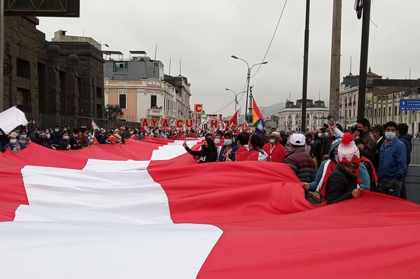 Movilización en defensa de la democracia y la victoria de Pedro Castillo - Sputnik Mundo