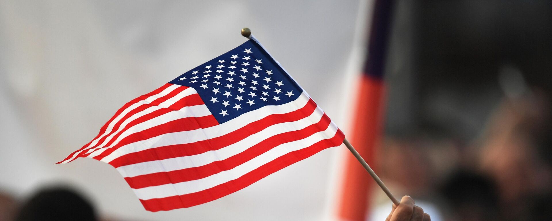 Bandera del partidario de Nikol Pashinián en la manifestación en Ereván, Armenia - Sputnik Mundo, 1920, 27.11.2024