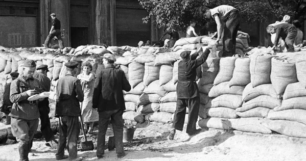 Para el pueblo soviético esta guerra se convirtió en una batalla por la libertad y la independencia.En la foto: las barricadas en las calles de Odesa el 1 de julio de 1941. Para el pueblo soviético esta guerra se convirtió en una batalla por la libertad y la independencia.En la foto: las barricadas en las calles de Odesa el 1 de julio de 1941. - Sputnik Mundo