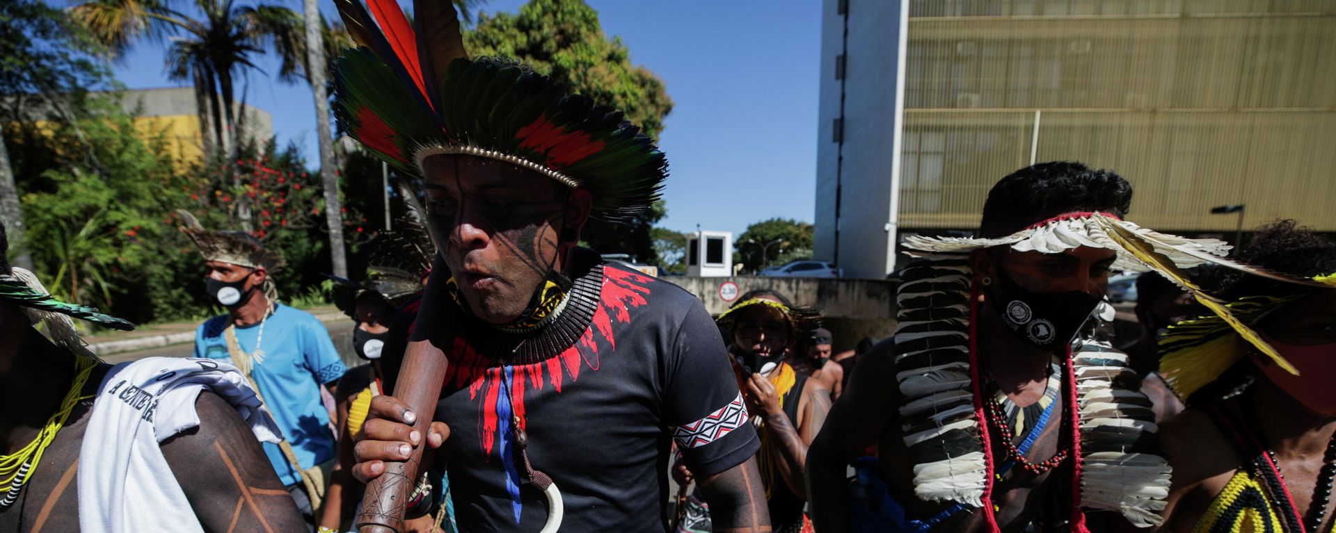 Indígenas brasileños protestan en Brasilia contra Bolsonaro Indígenas brasileños protestan en Brasilia contra Bolsonaro - Sputnik Mundo, 1920, 22.06.2021