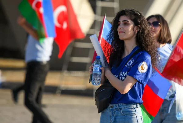 Fanática turca antes del inicio del partido de la fase de grupos de la Eurocopa 2020 entre las selecciones de Turquía y Gales en Bakú, que finalizó con una victoria 2-0 para Gales. Fanática turca antes del inicio del partido de la fase de grupos de la Eurocopa 2020 entre las selecciones de Turquía y Gales en Bakú, que finalizó con una victoria 2-0 para Gales. - Sputnik Mundo