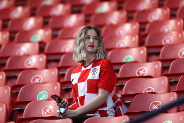 Fanática croata antes del partido de la fase de grupos de la Eurocopa 2020 entre las selecciones de Croacia y la República Checa en Glasgow, que terminó en empate. Fanática croata antes del partido de la fase de grupos de la Eurocopa 2020 entre las selecciones de Croacia y la República Checa en Glasgow, que terminó en empate. - Sputnik Mundo