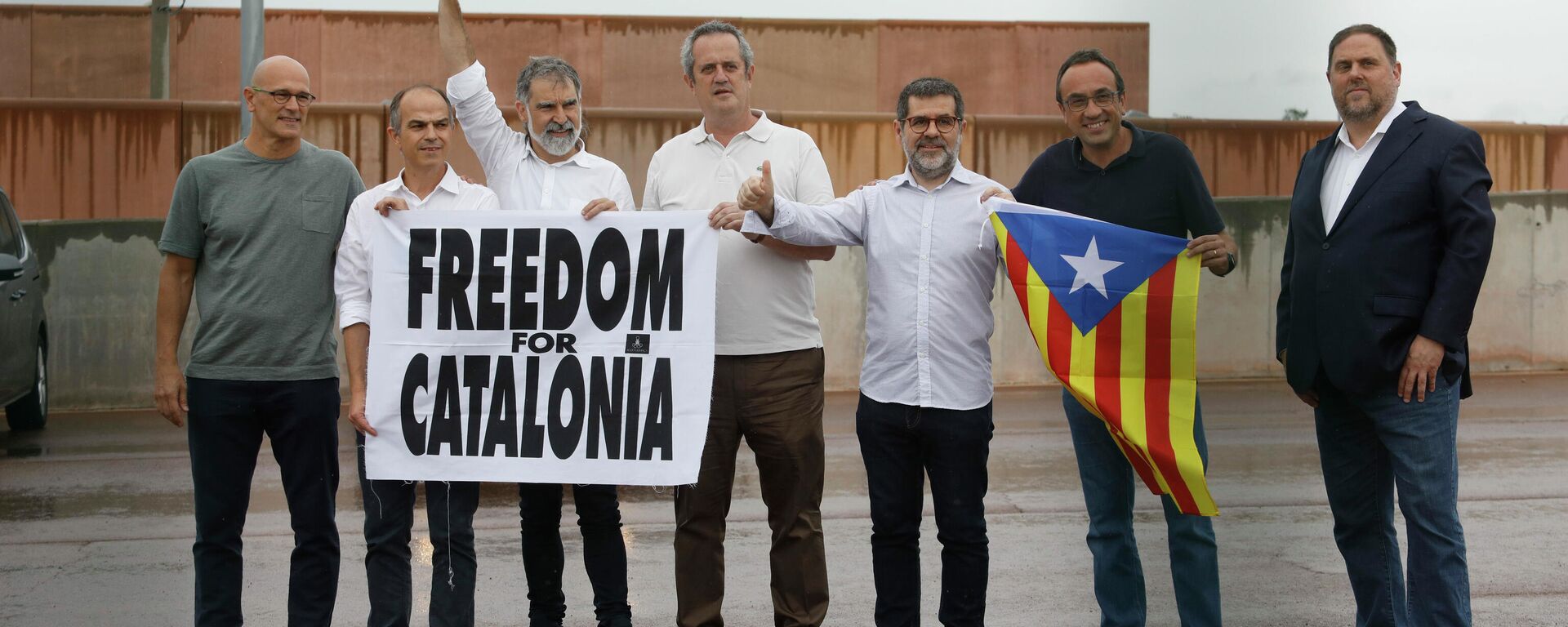 Junqueras, Forn, Rull, Turull, Romeva, Sànchez y Cuixart salen de Lledoners con el indulto - Sputnik Mundo, 1920, 23.06.2021