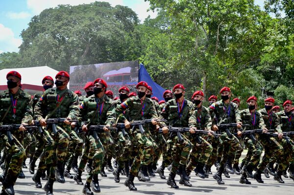 Práctica del desfile cívico militar por bicentenario de la batalla de Carabobo - Sputnik Mundo
