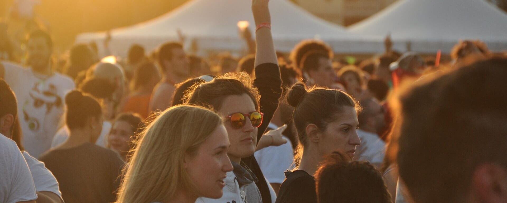 Fiestas entre jóvenes - Sputnik Mundo, 1920, 24.06.2021