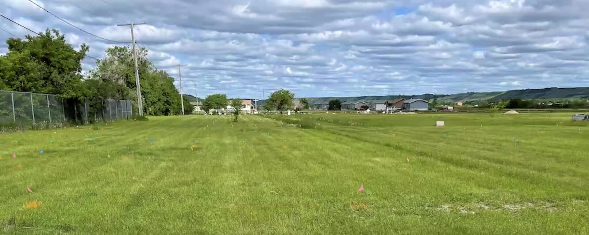 Zona de una escuela residencial indígena en Canadá donde la primera nación Cowessess de la provincia canadiense de Saskatchewan localizó 751 fosas - Sputnik Mundo, 1920, 24.06.2021