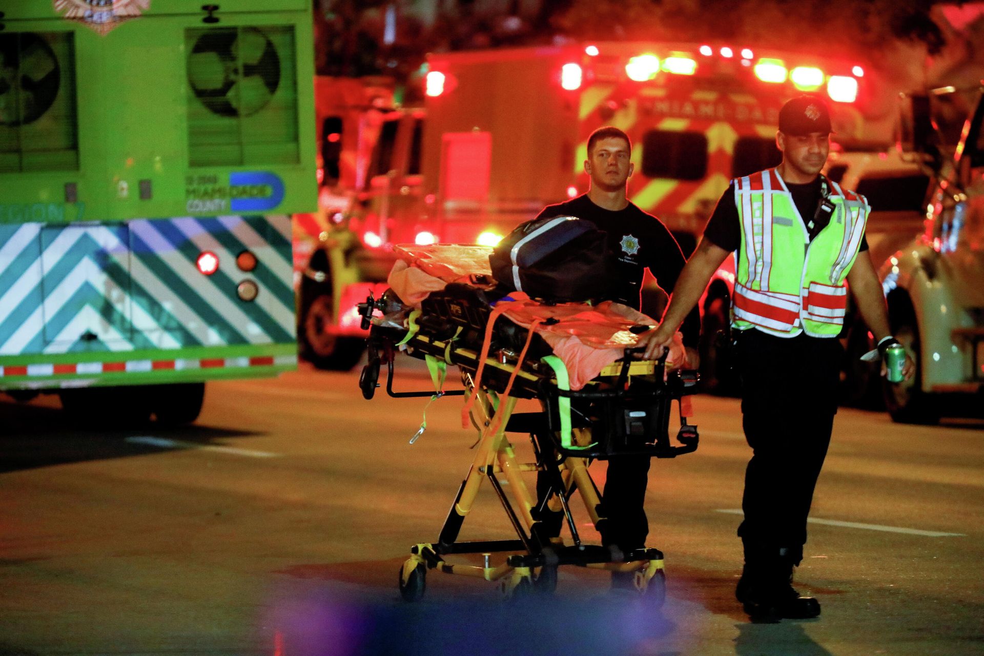 Operaciones de rescate tras el derrumbe de un edificio en Miami, el 24 de junio de 2021 - Sputnik Mundo, 1920, 24.06.2021