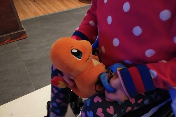 Muñeco de 'Charmander' de Pokémon, juguete favorito de Aurora Muñeco de 'Charmander' de Pokémon, juguete favorito de Aurora - Sputnik Mundo