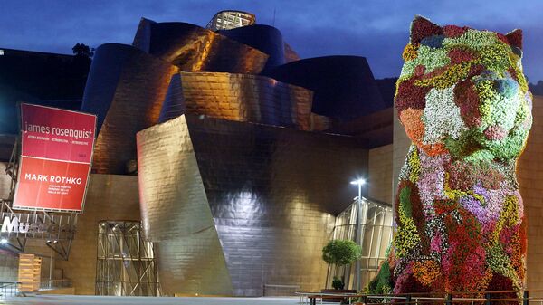 Puppy frente al Museo Guggenheim (Bilbao) - Sputnik Mundo