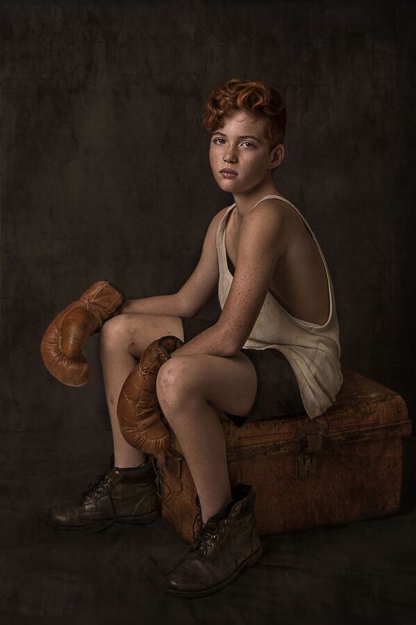 La fotografía 'Wait, let me take a selfie' ('Espera, deja que me tome una selfie'), de la australiana Nancy Flammea, se quedó en el tercero puesto de la categoría Portrait Story. - Sputnik Mundo