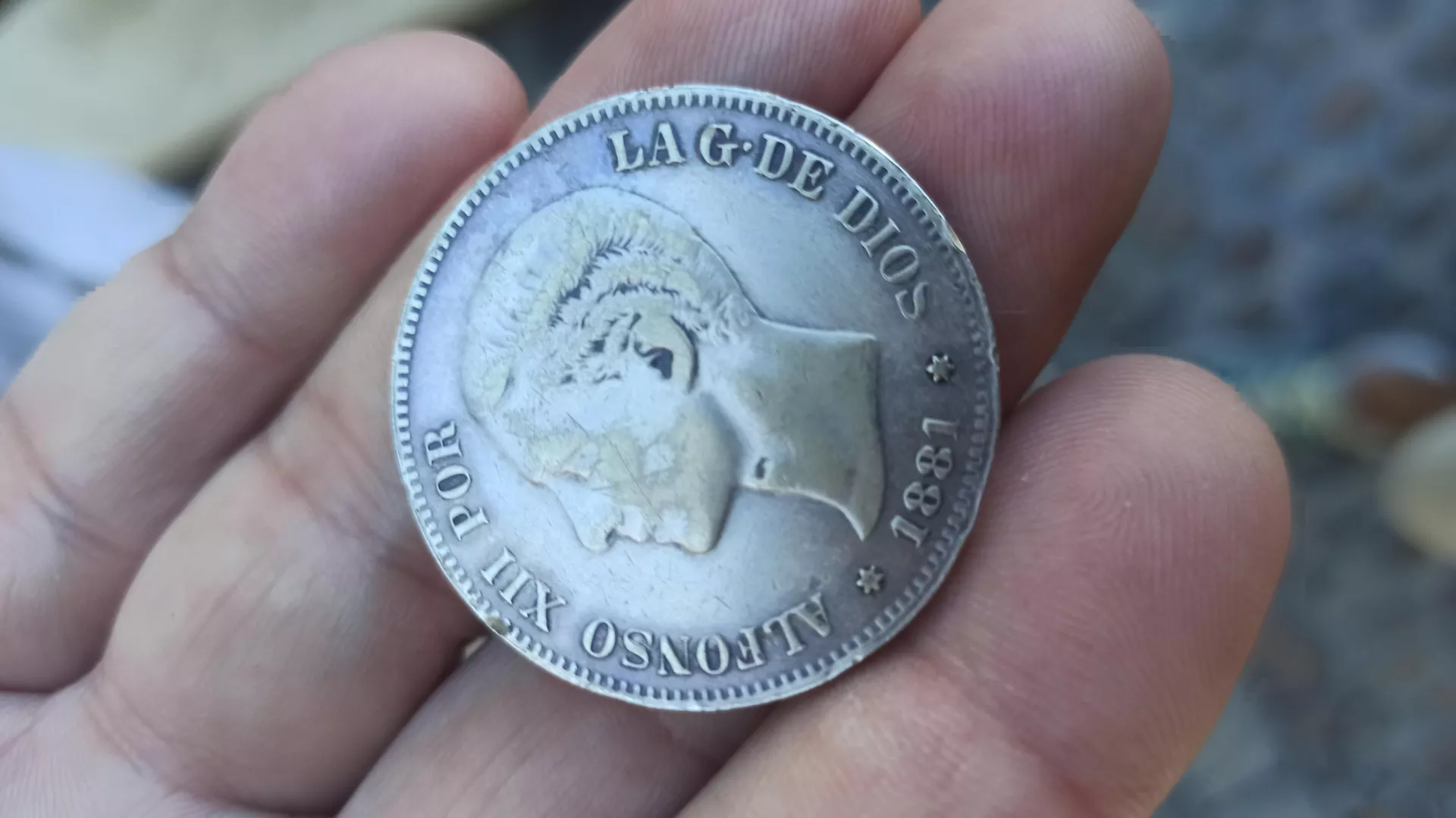 Una moneda con el rostro de Alfonso Xii Por La G. De Dios Una moneda con el rostro de Alfonso Xii Por La G. De Dios - Sputnik Mundo, 1920, 29.06.2021