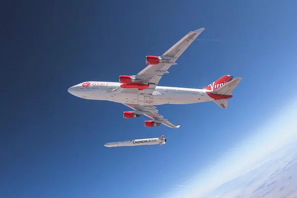 Boeing 747 de Virgin Orbit realiza una maniobra de lanzamiento Boeing 747 de Virgin Orbit realiza una maniobra de lanzamiento - Sputnik Mundo