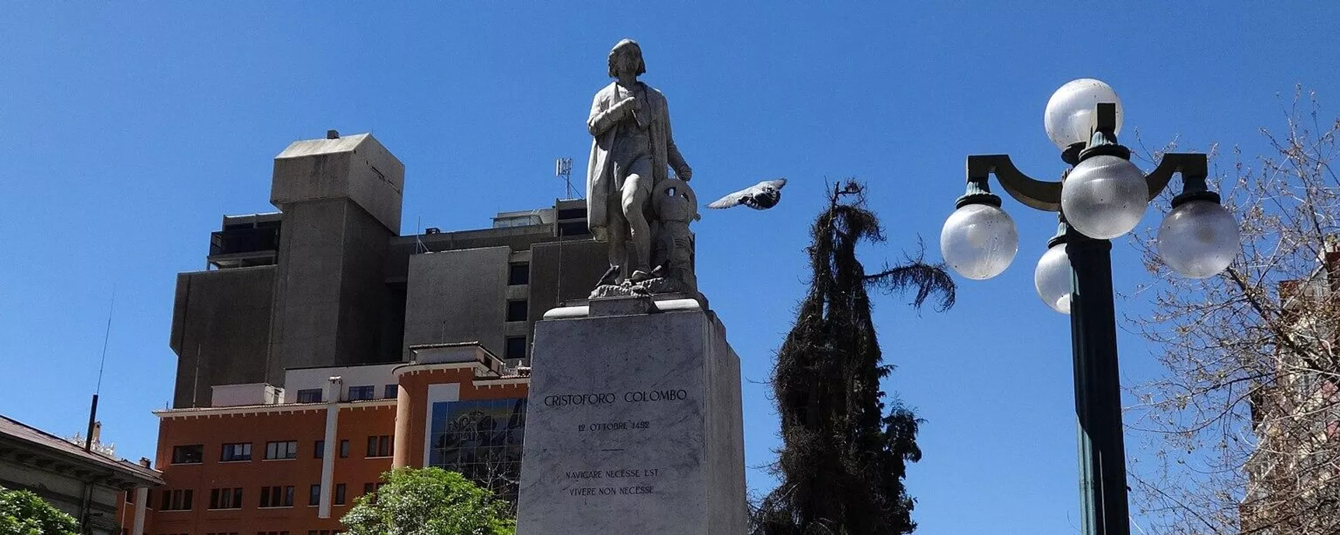 Monumento a Cristóbal Colón en el Paseo del Prado, La Paz, Bolivia Monumento a Cristóbal Colón en el Paseo del Prado, La Paz, Bolivia - Sputnik Mundo, 1920, 02.08.2021