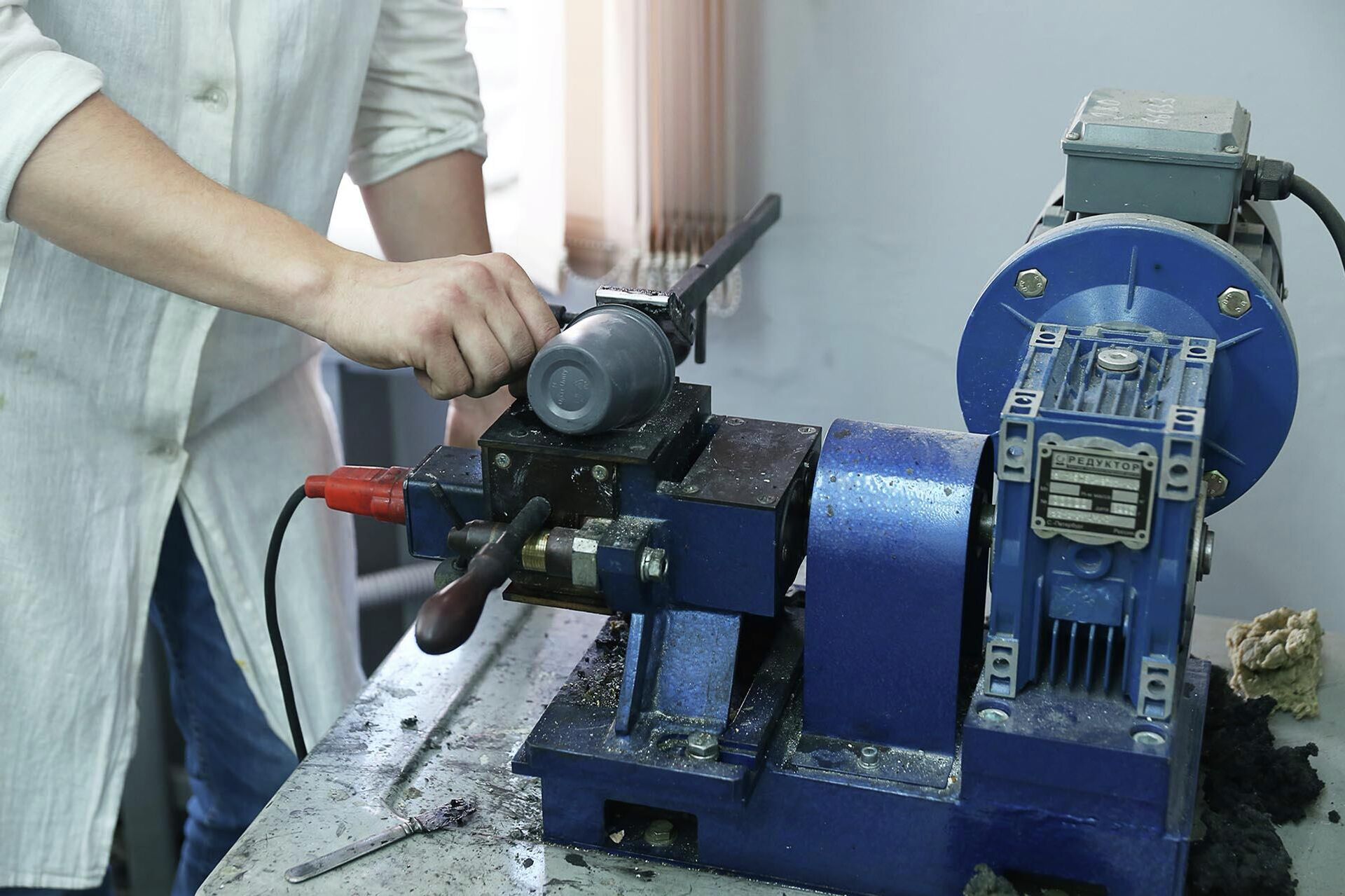 Trabajando con el material viscoelástico - Sputnik Mundo, 1920, 01.07.2021