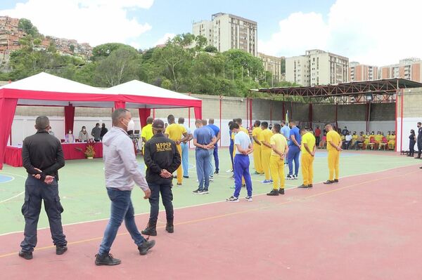 Privados de libertad alojados en el Centro de Formación del Hombre Nuevo Simón Bolívar en Caracas Privados de libertad alojados en el Centro de Formación del Hombre Nuevo Simón Bolívar en Caracas - Sputnik Mundo