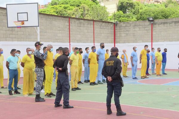 Privados de libertad alojados en el Centro de Formación del Hombre Nuevo Simón Bolívar en Caracas Privados de libertad alojados en el Centro de Formación del Hombre Nuevo Simón Bolívar en Caracas - Sputnik Mundo