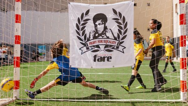 Un partido de Los Dragones de Lavapiés, equipo de fútbol de este barrio de Madrid - Sputnik Mundo