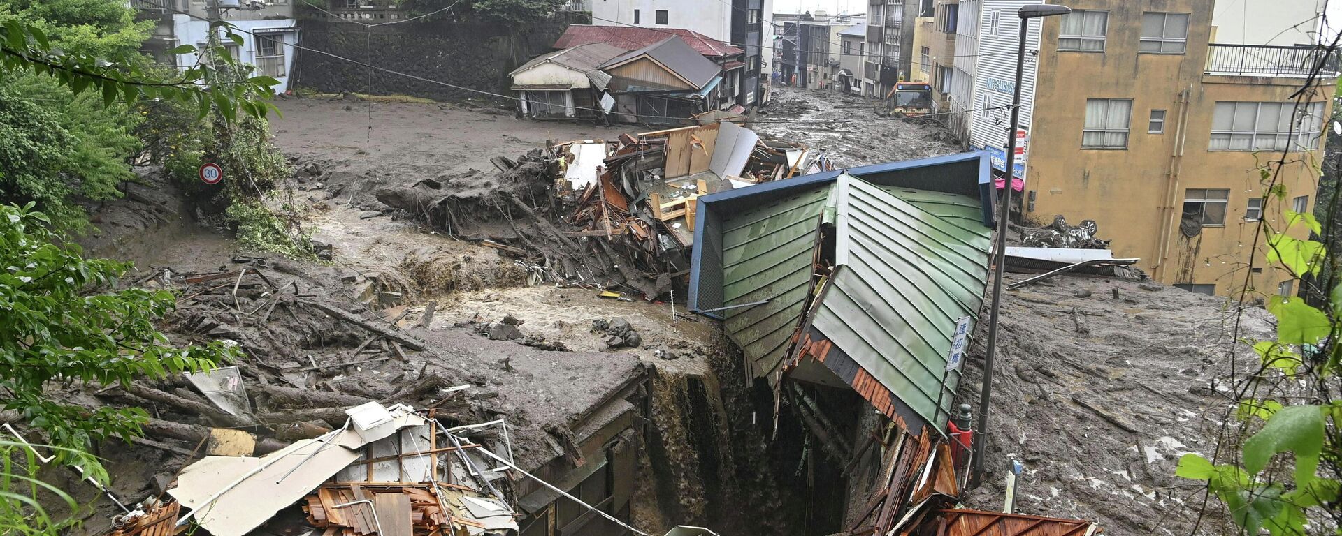 Casas destruidas por el deslizamiento de tierra en Atami - Sputnik Mundo, 1920, 03.07.2021