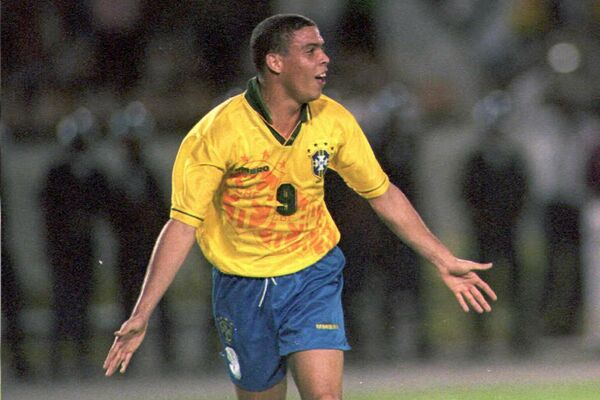 El futbolista brasileno Ronaldo - Sputnik Mundo