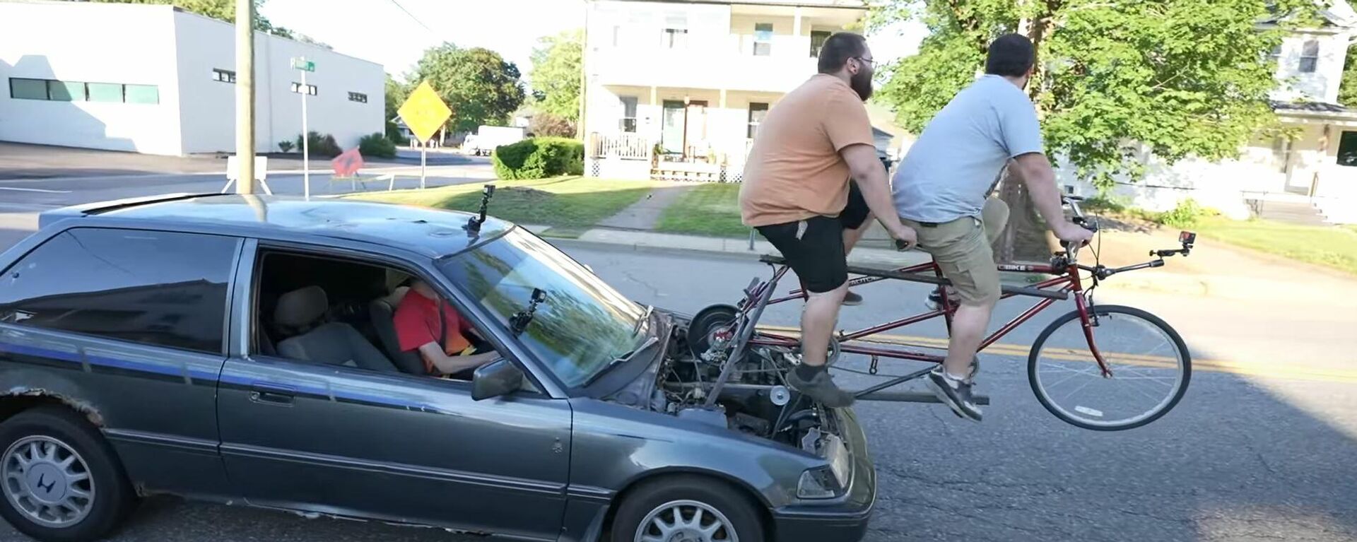 Auto propulsado por una bicicleta - Sputnik Mundo, 1920, 04.07.2021