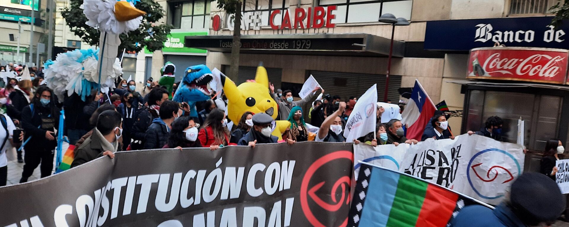 Giovanna Grandón 'Tía Pikachu', avanzando hacía al ex Congreso Giovanna Grandón 'Tía Pikachu', avanzando hacía al ex Congreso - Sputnik Mundo, 1920, 19.10.2021